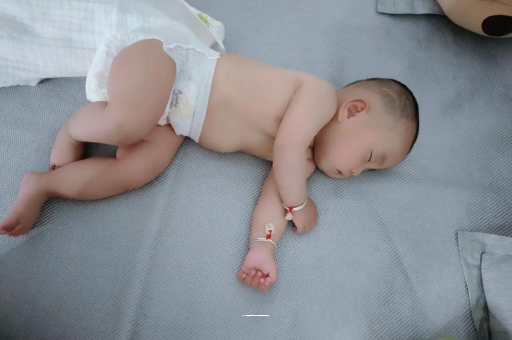 屯昌三个月宝宝抬头不稳
